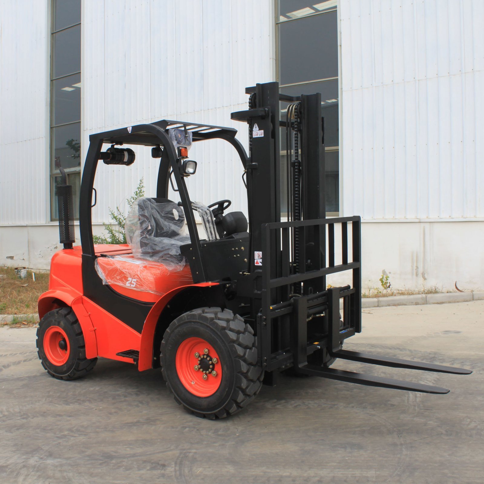 2.5 Ton 2WD Rough Terrain Forklift